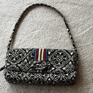 Beautiful Vera Bradley Knot Just a Clutch Purse Barcelona pattern EUC